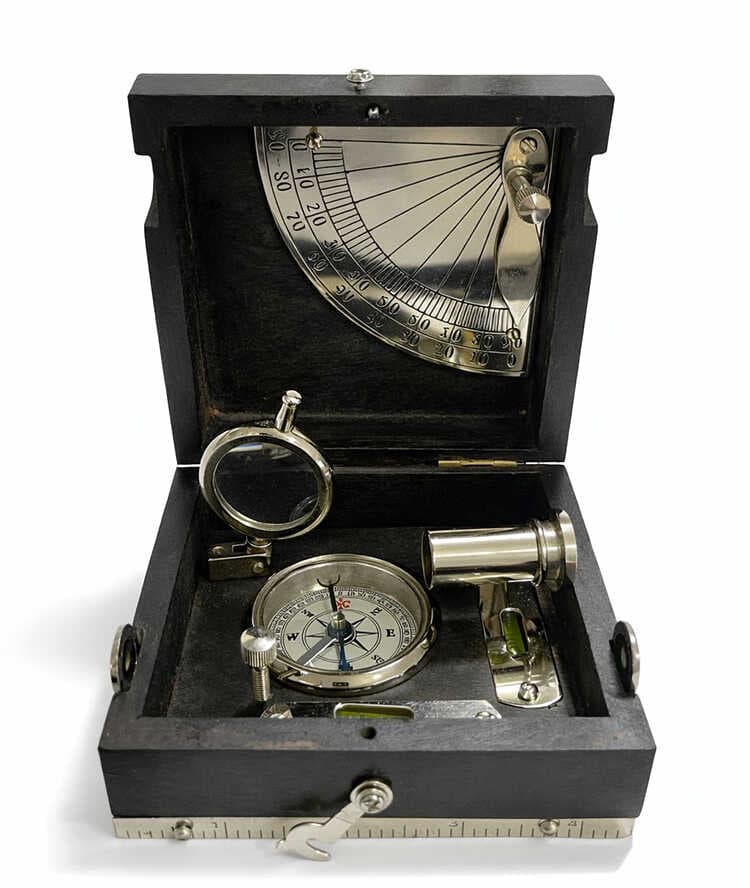 Ahşap Kutulu İşlemeli Pirinç Pusula Seti