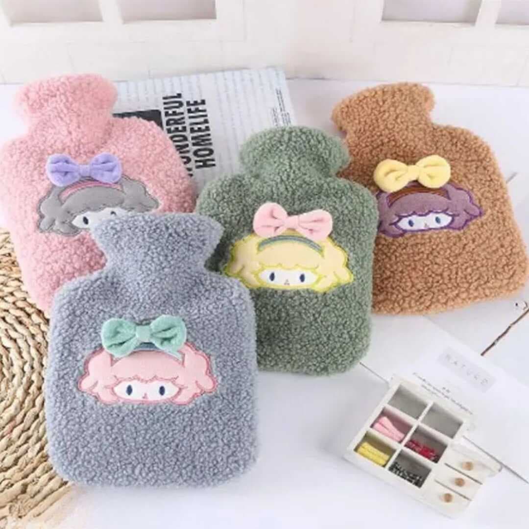 1 Litre Polar Peluş Örgülü,Kurdeleli Saçlı Kız Model Sıcak Su Torbası (5430)