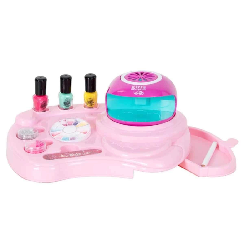 Nessiworld Işıklı Tırnak Tasarım Stüdyosu