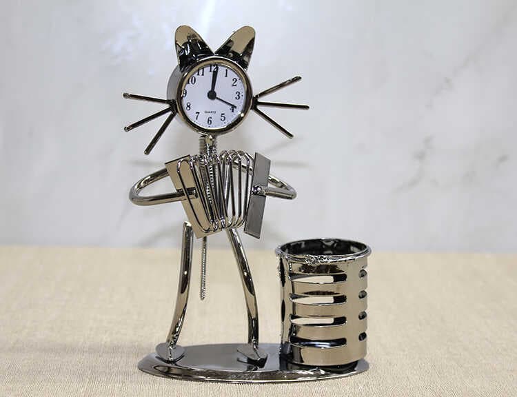 Metal Akordiyon Çalan Müzisyen Kedi Saat Ve Kalemlik