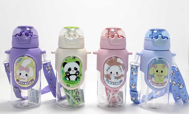 Sevimli 3D Desenli Su Matarası (BPA İçermez)