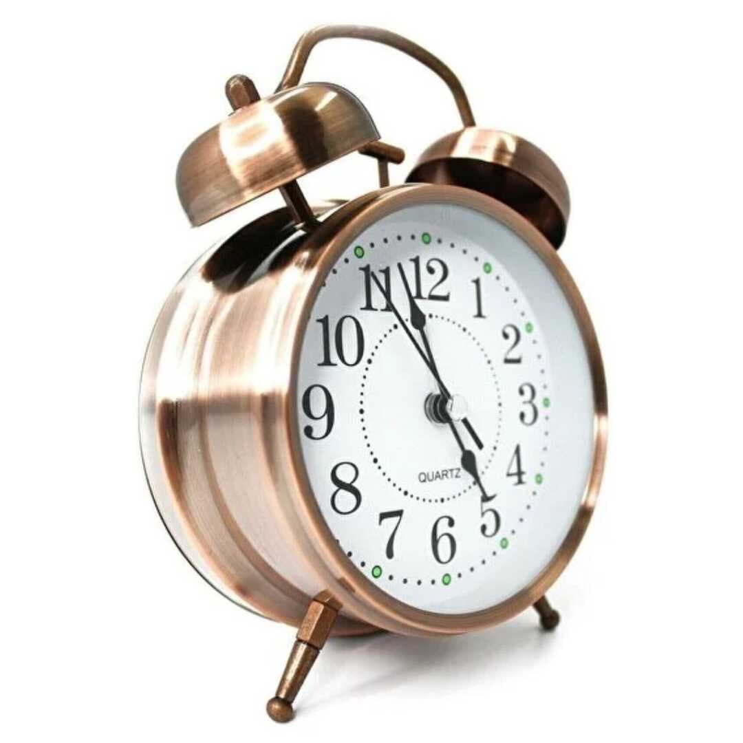 Nostaljik Çalar Saat – Retro Tasarım, Sessiz Akan Mekanizma, Yüksek Sesli Alarm, Masa ve Komodin İçin Dekoratif Saat (5430)