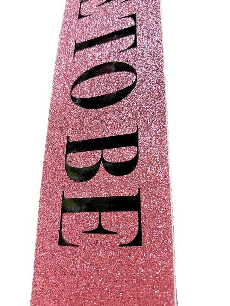 NessiWorld Pembe Üzeri Siyah Kalın Bride To Be Yazılı Simli Işıltılı Kuşak Kemer 10x80 cm