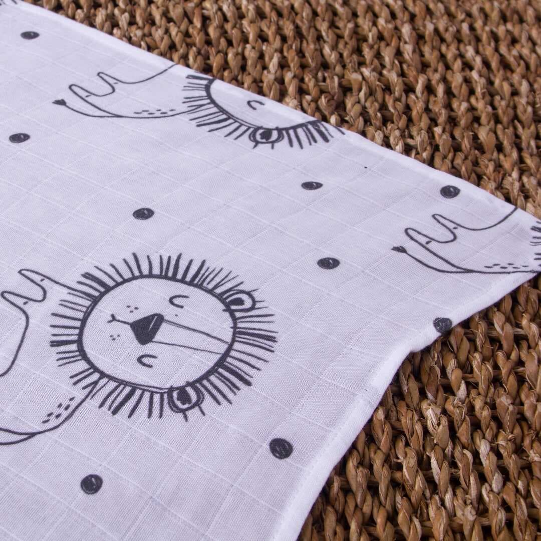 ARBABABY ORGANİK PAMUK ÇİFT KATLI KARELİ MÜSLİN ÖRTÜ - ASLAN TEMALI