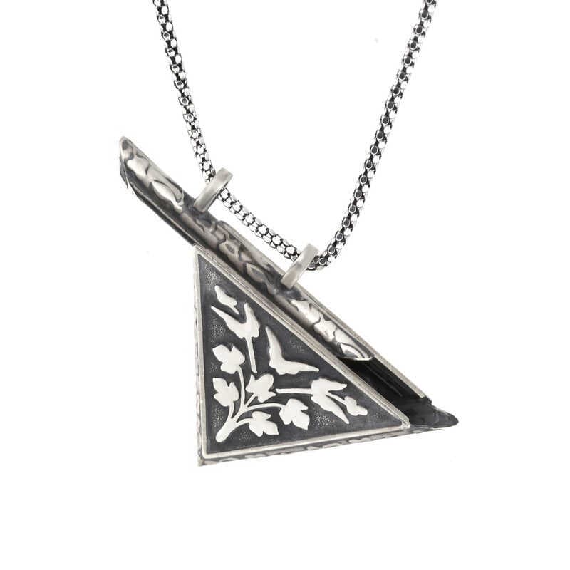 925 Ayar Gümüş Üçgen İçi Açılabilen Çiçek Muskalık Gümüş Kolye (T6010) (477477)