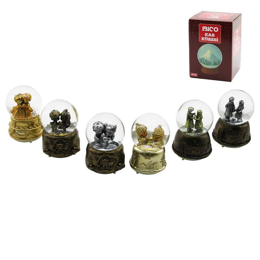 ORTA BOY - 8CM PİLLİ - IŞIKLI MÜZİKLİ KAR KÜRESİ CAM ESKİTME İNSAN FİGÜRLÜ - DESEN MİX RENKLİ HERHANGİ BİR TANESİ GÖNDERİLİR (5430)