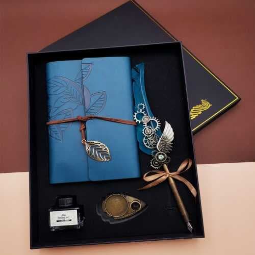 Kaligrafi Kalem Ve Vintage Tasarım Deri Defter