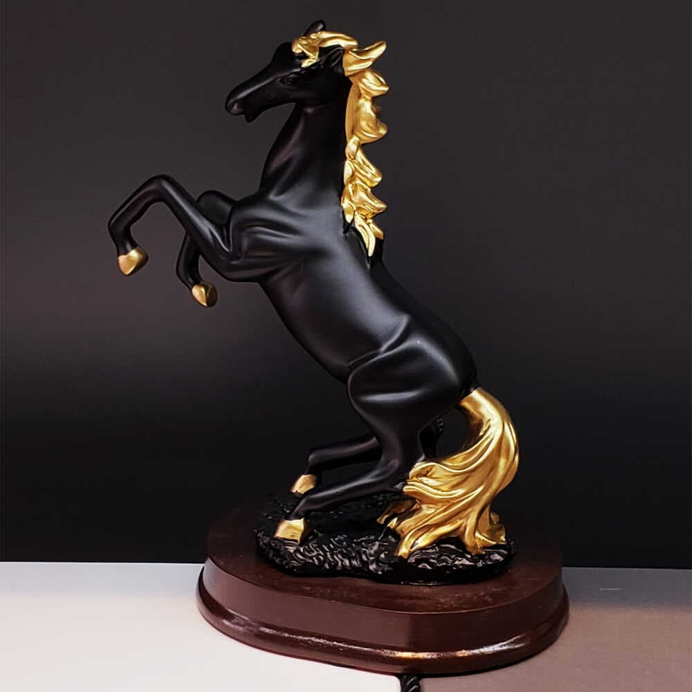 Dekoratif Şaha Kalkan At Biblo