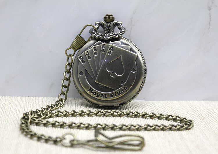 Oyun Kartı Tasarımlı Köstekli Saat