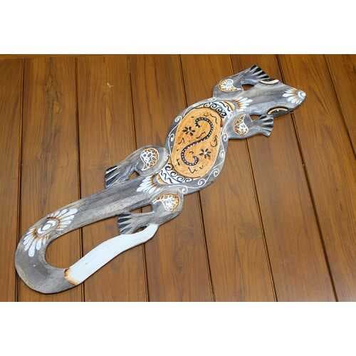 Ahşap Duvara Asmalı Kertenkele Figürü