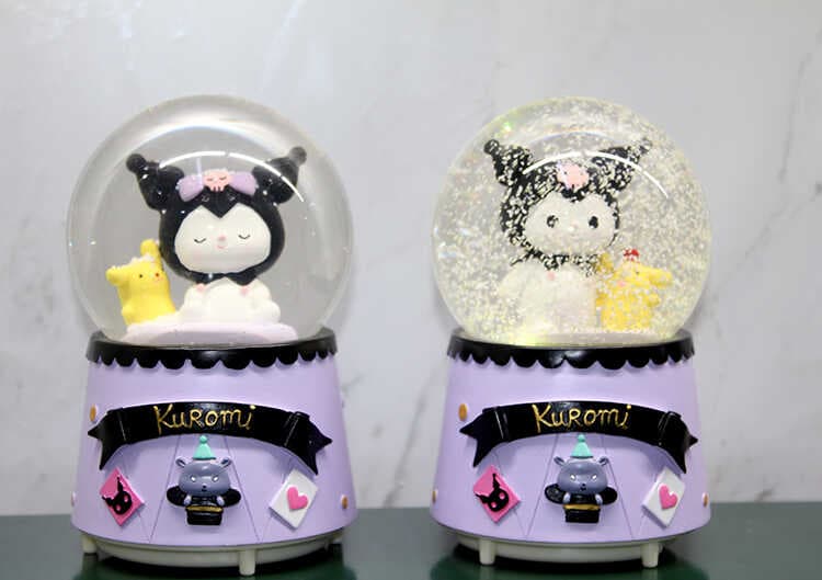 Kuromi İçi Dönmeli Püskürtmeli Işıklı Müzikli Kar Küresi Büyük Boy - Model 2