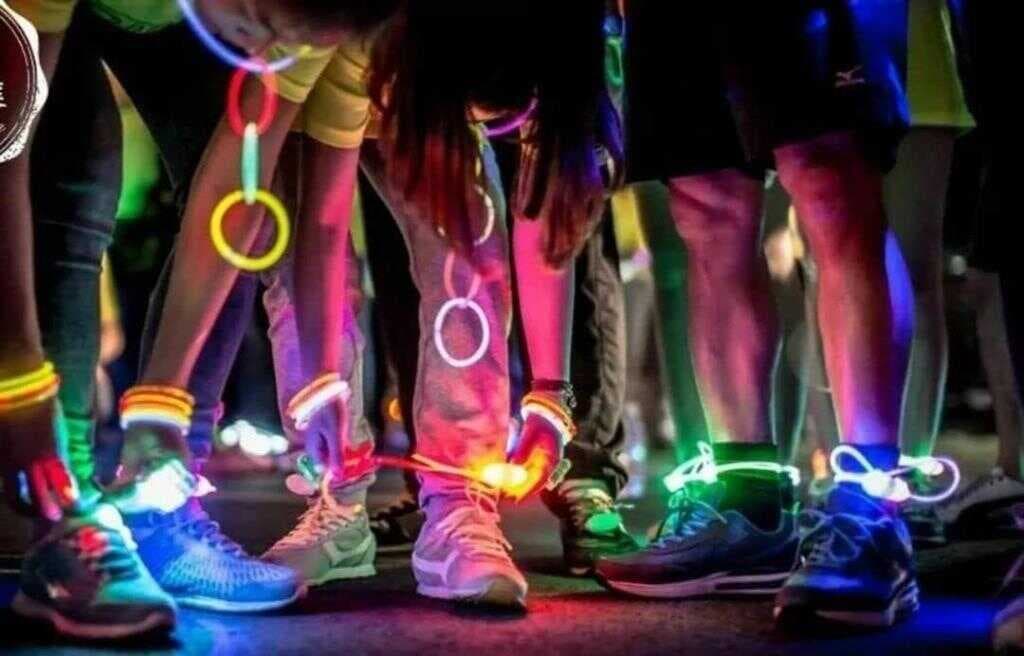 NessiWorld Karanlıkta Yanan Parlayan Fosforlu Glow Stick Çubuk Bileklik 50 Adet