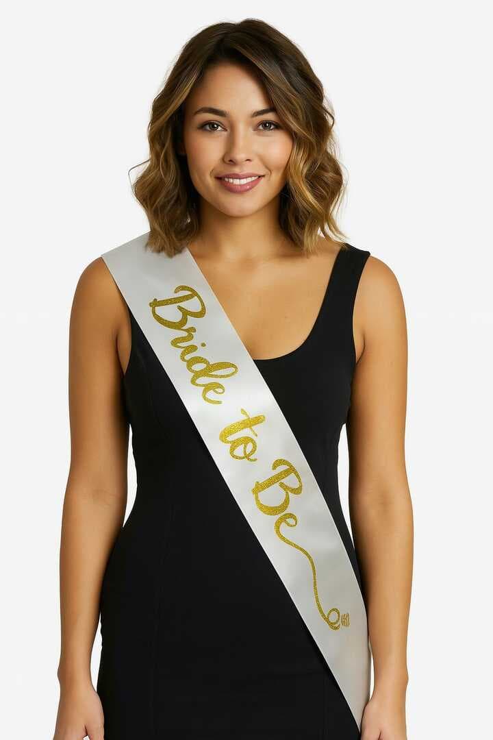 Beyaz Saten Üzerine El Yazısı İtalik Altın Bride To Be Kuşağı 10 cm Genişlik (5430)