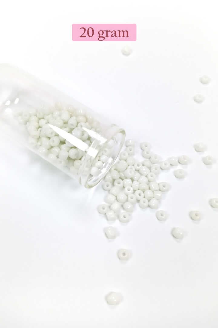 Dökme Cam Kum Boncuk Büyük Boy (6/0) 4 mm - 20 Gram - Beyaz - BNC075