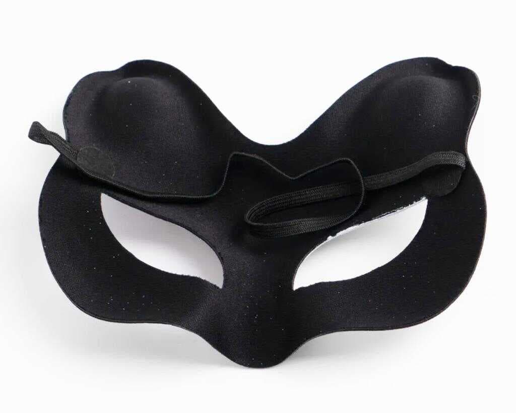 NessiWorld Siyah Renk Süet Kaplama Üzeri Kırmızı Sarı Simli Kedi Maskesi 17x14 cm