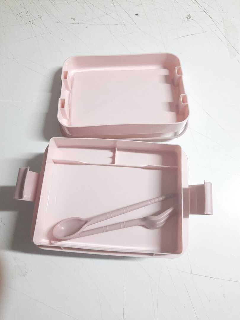 Kulplu Beslenme Kabı  2 Bölmeli Mandallı Diyet Kabı -Çatal Kaşık Dahildir (477477)