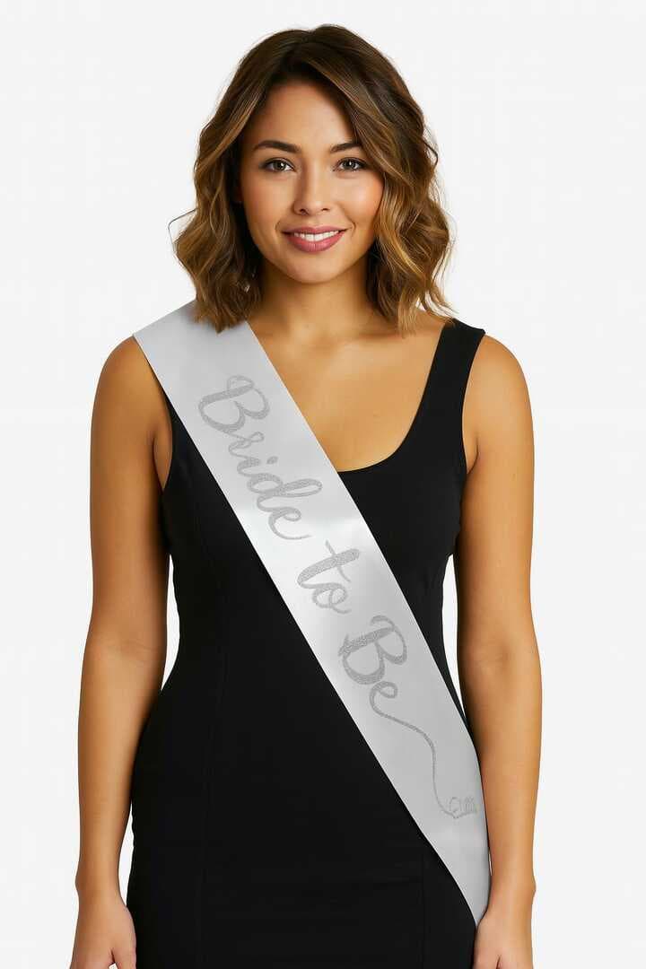 Beyaz Saten Üzerine El Yazısı İtalik Gümüş Bride To Be Kuşağı 10 cm Genişlik (5430)