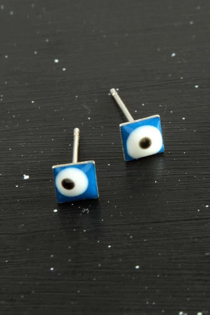 Mavi Renkli Kare Nazar Mineli Minik Küpe 1 Çift